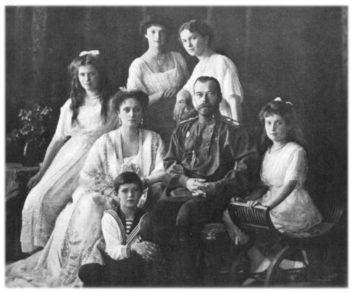 Alexei, Alexandra, Maria, Tatiana, Olga, Nicholas, & Anastasia, clockwise from bottom, 1913