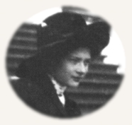 tatia1912beach1.jpg (27267 bytes)